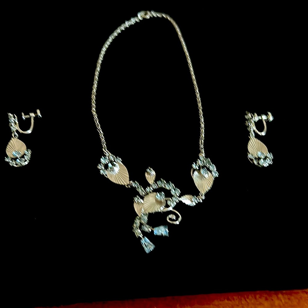 Vintage Star Art Sterling w Blue Rhinestones set.Necklace & Earrings. Like new.